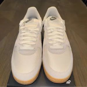 Nike Mens Field General Retro Soccer Shoes 10 HF3165-103 Ivory Green New In Box