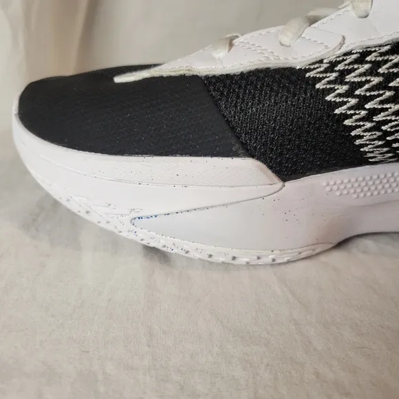 Nike Men's GT Cut Academy Basketball Shoes Size 10