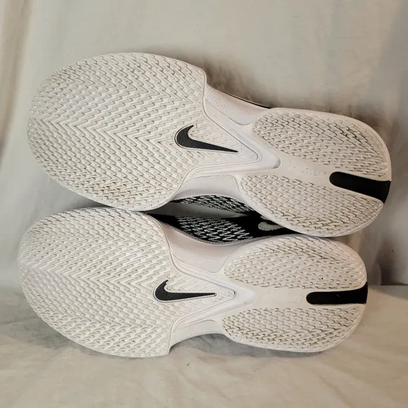 Nike Men's GT Cut Academy Basketball Shoes Size 10