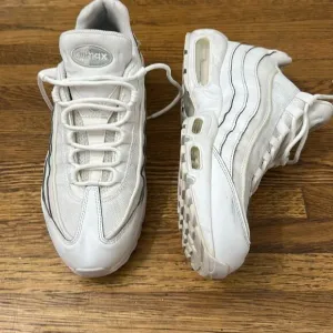 Nike Mens Triple White Air Max 95 Essential CT1268-100 Athletic Shoes Size 10