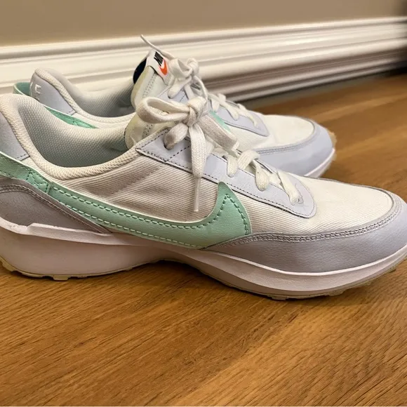 Nike Men’s Waffle Debut White, Gray, and Mint Athletic Sneakers Size 11.5