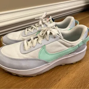 Nike Men’s Waffle Debut White, Gray, and Mint Athletic Sneakers Size 11.5