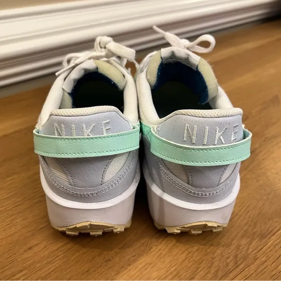 Nike Men’s Waffle Debut White, Gray, and Mint Athletic Sneakers Size 11.5