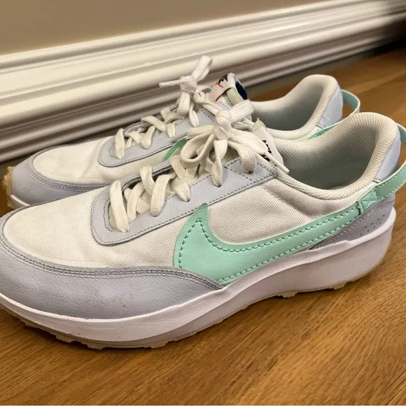 Nike Men’s Waffle Debut White, Gray, and Mint Athletic Sneakers Size 11.5