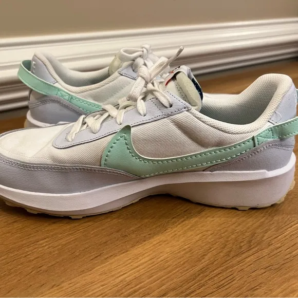 Nike Men’s Waffle Debut White, Gray, and Mint Athletic Sneakers Size 11.5