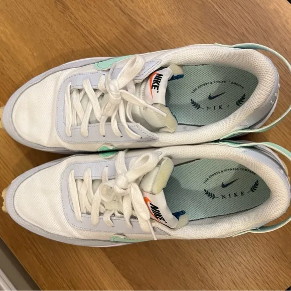 Nike Men’s Waffle Debut White, Gray, and Mint Athletic Sneakers Size 11.5