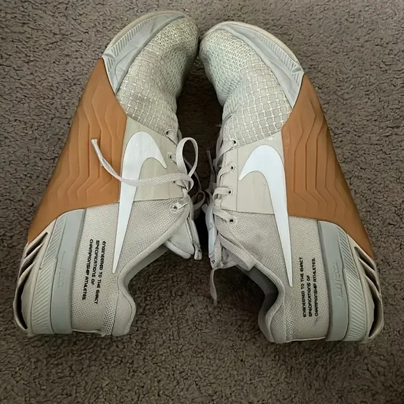 NIKE Metcon sneakers tennis shoes running shoes in tan white off-white men sz8