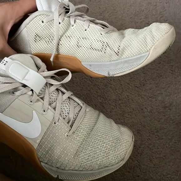 NIKE Metcon sneakers tennis shoes running shoes in tan white off-white men sz8