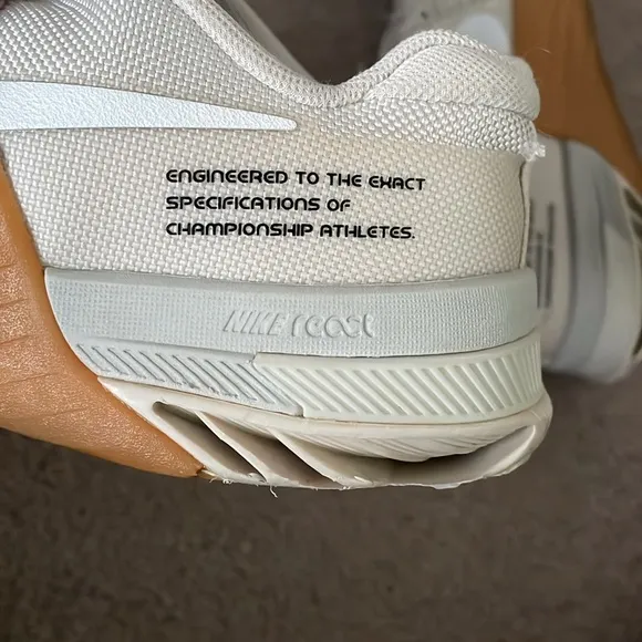 NIKE Metcon sneakers tennis shoes running shoes in tan white off-white men sz8