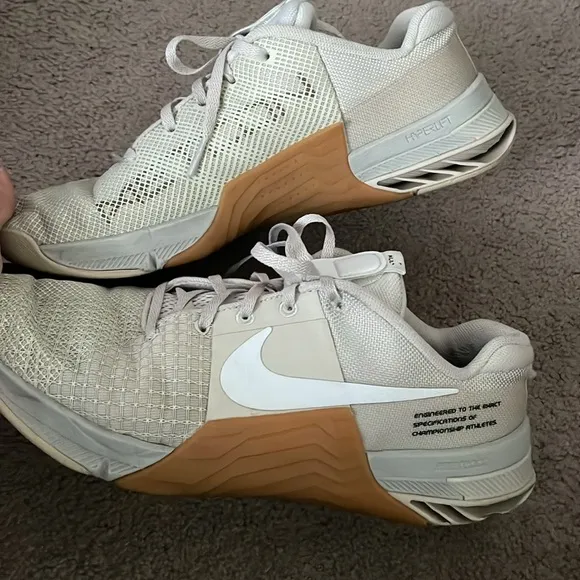 NIKE Metcon sneakers tennis shoes running shoes in tan white off-white men sz8