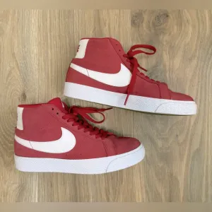 Nike SB Zoom Blazer Mid University Red Shoes 864349-602 Size 6 EUC