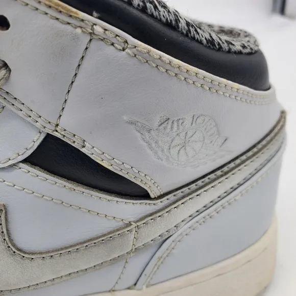 Nike Shoes Youth 6 Women 7.5 Air Jordan 1 Retro Mid 554725-032