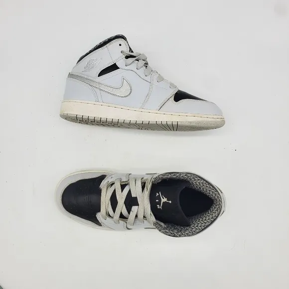 Nike Shoes Youth 6 Women 7.5 Air Jordan 1 Retro Mid 554725-032