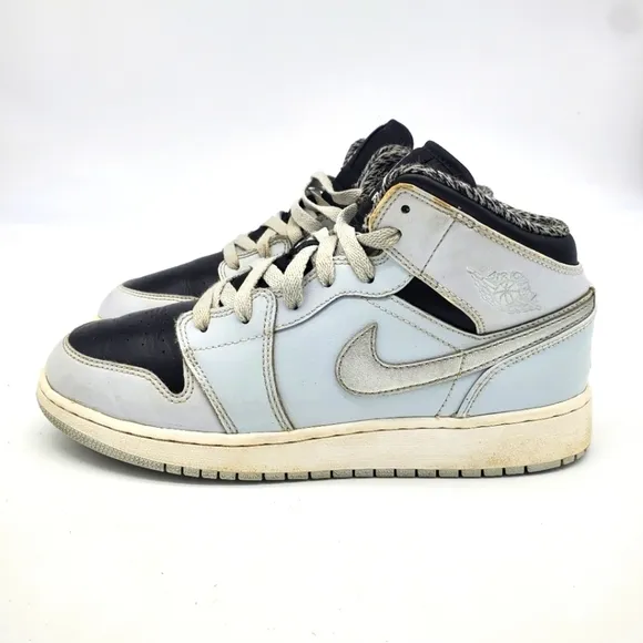 Nike Shoes Youth 6 Women 7.5 Air Jordan 1 Retro Mid 554725-032