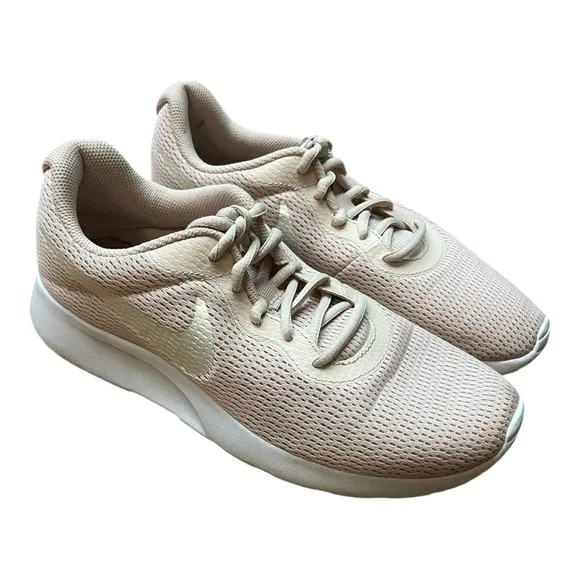Nike Tanjun Women’s Athletic Shoes Sneakers