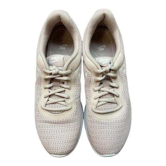 Nike Tanjun Women’s Athletic Shoes Sneakers