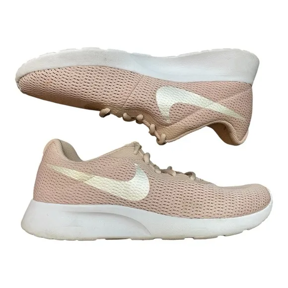 Nike Tanjun Women’s Athletic Shoes Sneakers