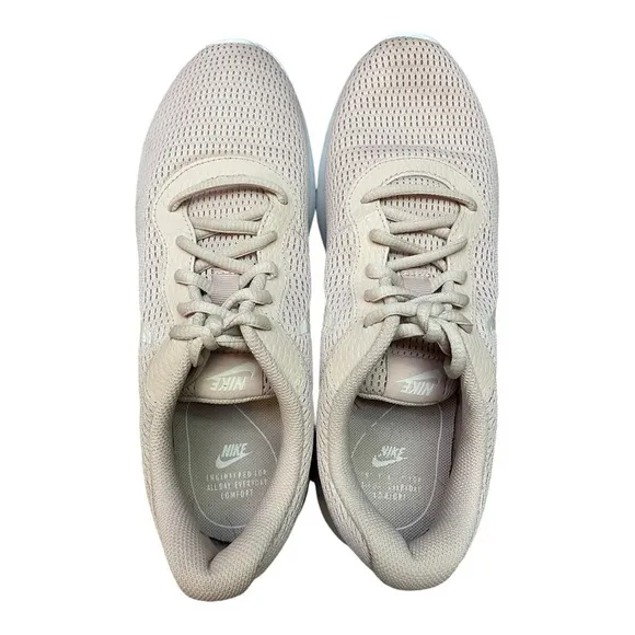Nike Tanjun Women’s Athletic Shoes Sneakers