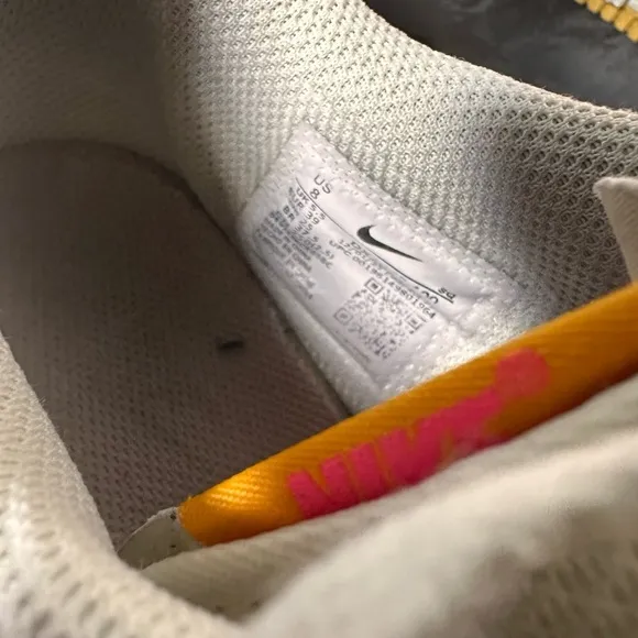 Nike Women's Air Force 1 Fontanka Summit White/Hyper Pink Size 8