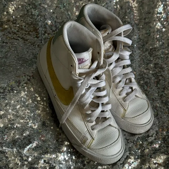 Nike Youth Blazer Mid-Top White Sneakers Size 5.5