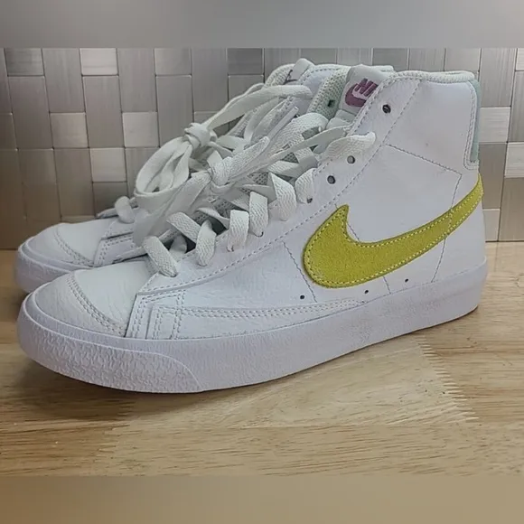 Nike Youth Blazer Mid-Top White Sneakers Size 5.5