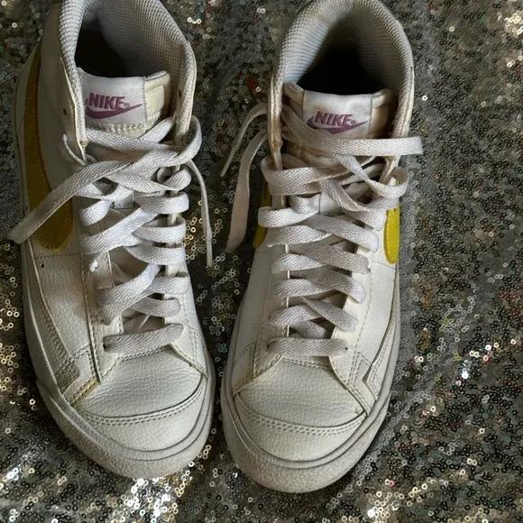 Nike Youth Blazer Mid-Top White Sneakers Size 5.5