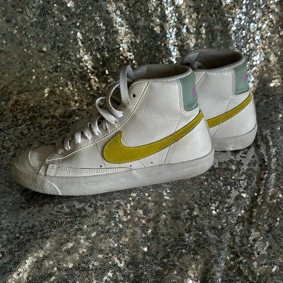 Nike Youth Blazer Mid-Top White Sneakers Size 5.5