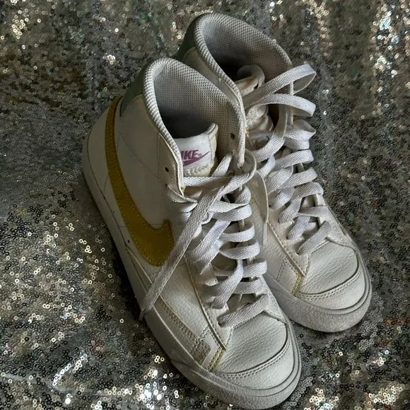 Nike Youth Blazer Mid-Top White Sneakers Size 5.5