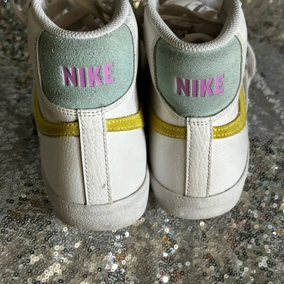 Nike Youth Blazer Mid-Top White Sneakers Size 5.5