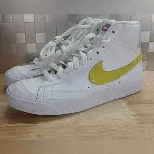 Nike Youth Blazer Mid-Top White Sneakers Size 5.5