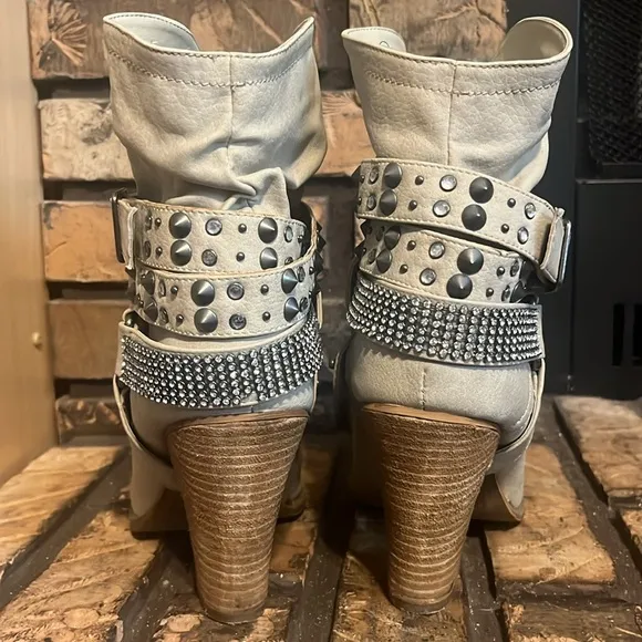 Not Rated Double Dutch Cream Colored Studded Heel Boots Size 8.5