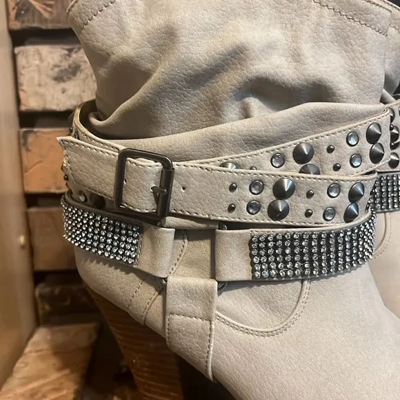 Not Rated Double Dutch Cream Colored Studded Heel Boots Size 8.5