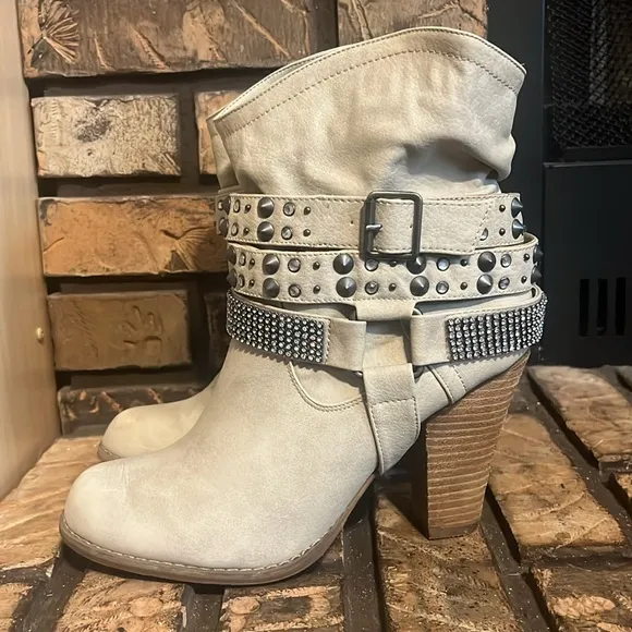 Not Rated Double Dutch Cream Colored Studded Heel Boots Size 8.5