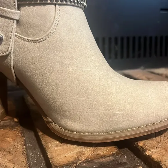 Not Rated Double Dutch Cream Colored Studded Heel Boots Size 8.5