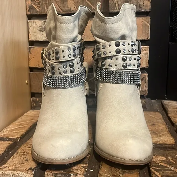 Not Rated Double Dutch Cream Colored Studded Heel Boots Size 8.5