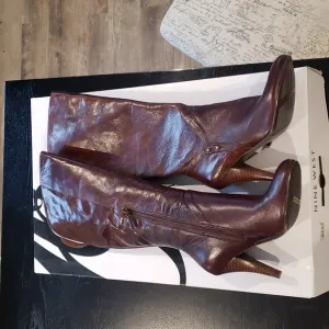 NWB! Nine West &quot;Trurman&quot; Boot 6