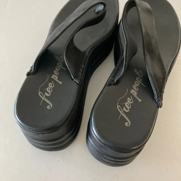 NWOB Free People Haven Thong Flatform Black Platform Y2K Sandals Sz 39