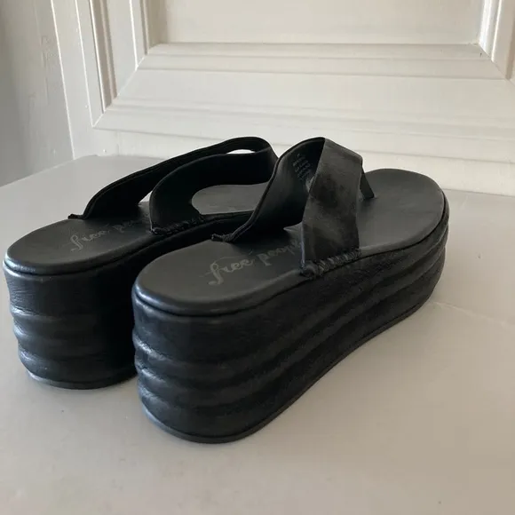 NWOB Free People Haven Thong Flatform Black Platform Y2K Sandals Sz 39