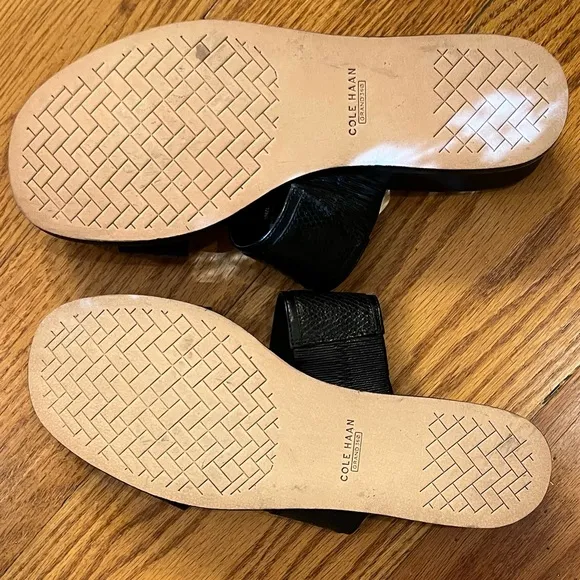 NWOT Cole Haan Snakeskin Wedge, Black