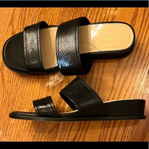 NWOT Cole Haan Snakeskin Wedge, Black