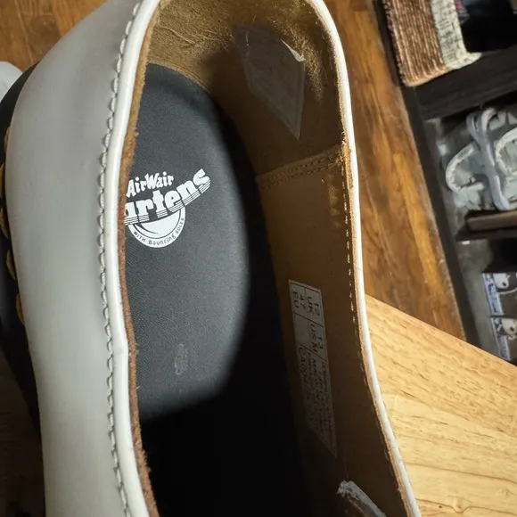 NWOT Dr. Martins Cream Leather Shoes