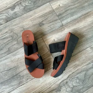 NWOT fly London platform sandals