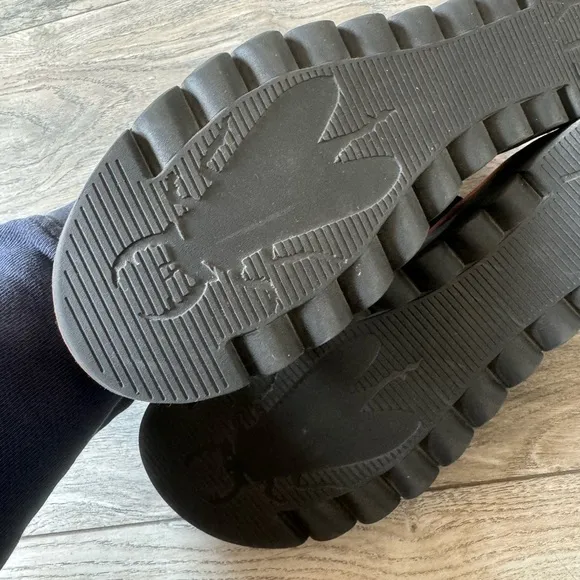 NWOT fly London platform sandals
