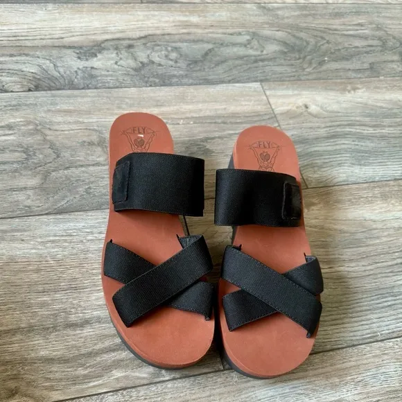 NWOT fly London platform sandals