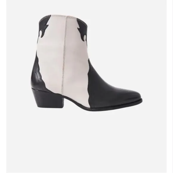 NWOT Free People Shoes New Frontier Western Boot in Arctic Fox Combo