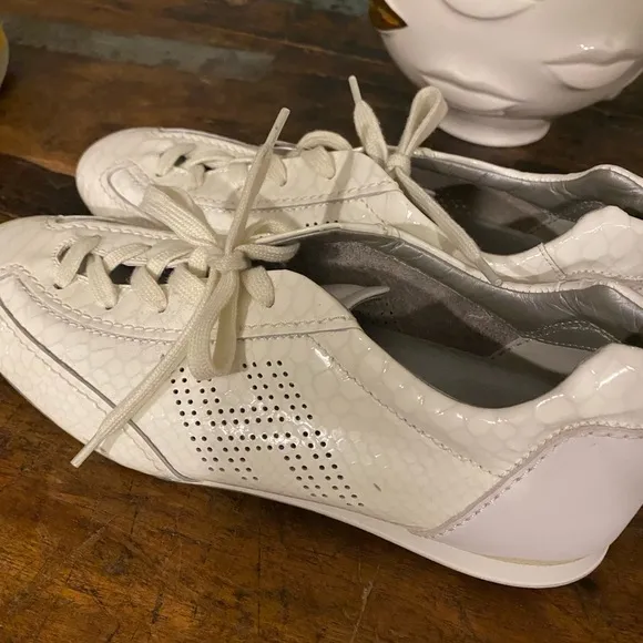 NWOT Hogan leather trainers / sneakers. made in Italy