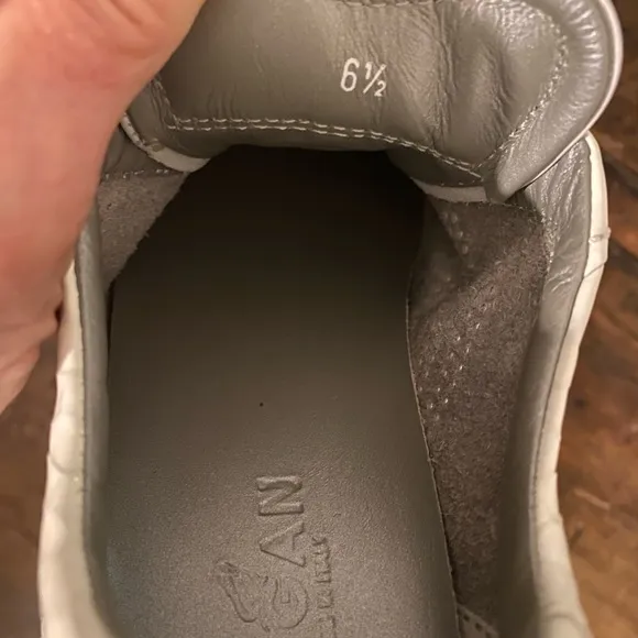 NWOT Hogan leather trainers / sneakers. made in Italy