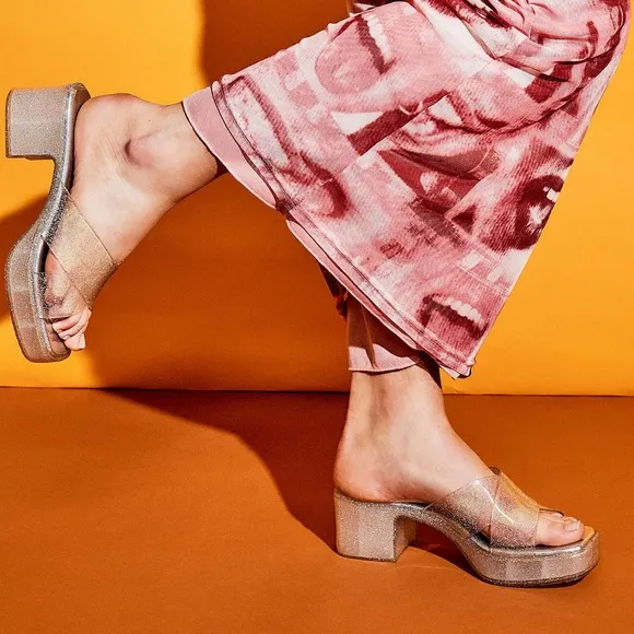 NWOT Jeffrey Campbell silver IridescentGlitter Bubblegum Platform Sandals
