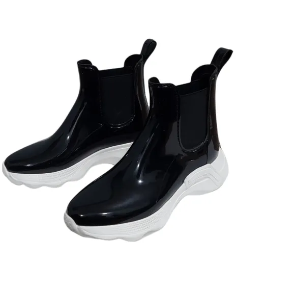 NWOT Kenneth Cole New York Evanna Rain Boot