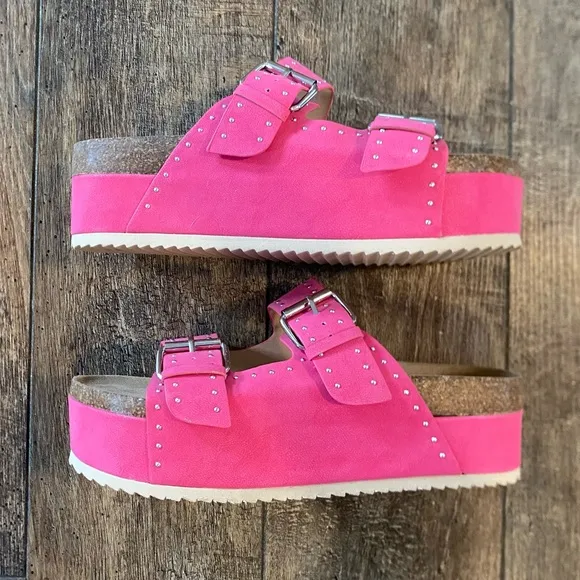 nwot MIA brookie studded platform sandal in hot pink